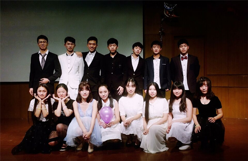 yl7703永利集团举行2016年女生节舞会